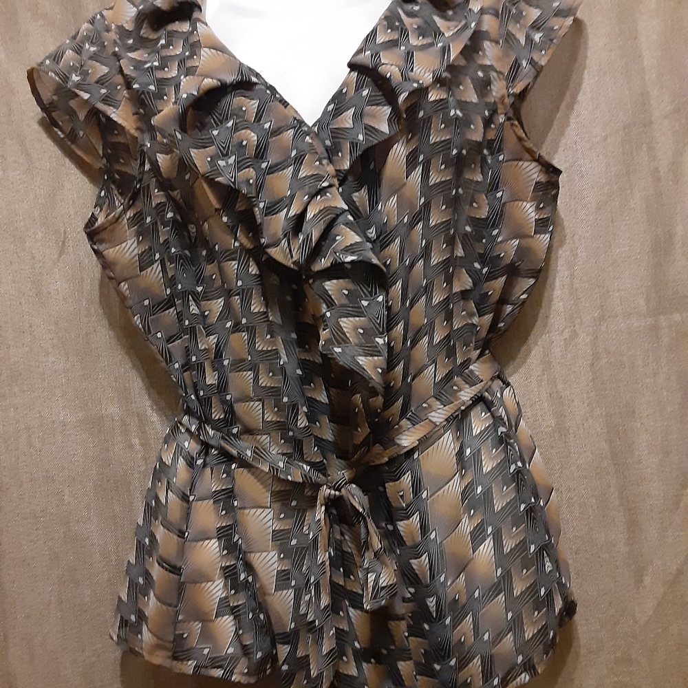 Worthington button up belted short sleeve tan black cream color size L